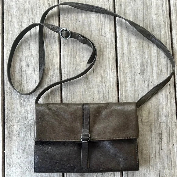 Lucky Brand Foldover Leather Crossbody Bag Taupe Green two tone Adjustable Strap - Picture 1 of 12